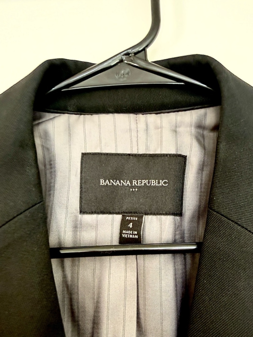 Banana Republic Black Single-Button Notch-Lapel Blazer Petite 4 - Picture 2 of 3